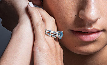 The Benefits of Blue Topaz Gemstones for Friendship