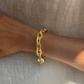gold chain bracelet
