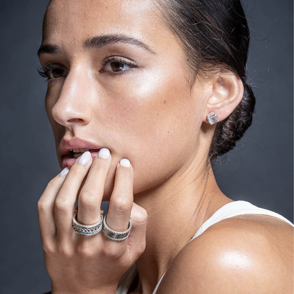 Model wear heavy silver band