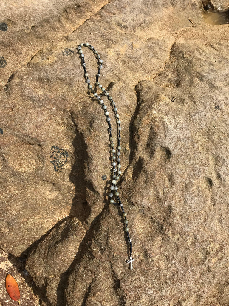 cadmanrock Necklace Rosary in Green Agate with Silver Cross